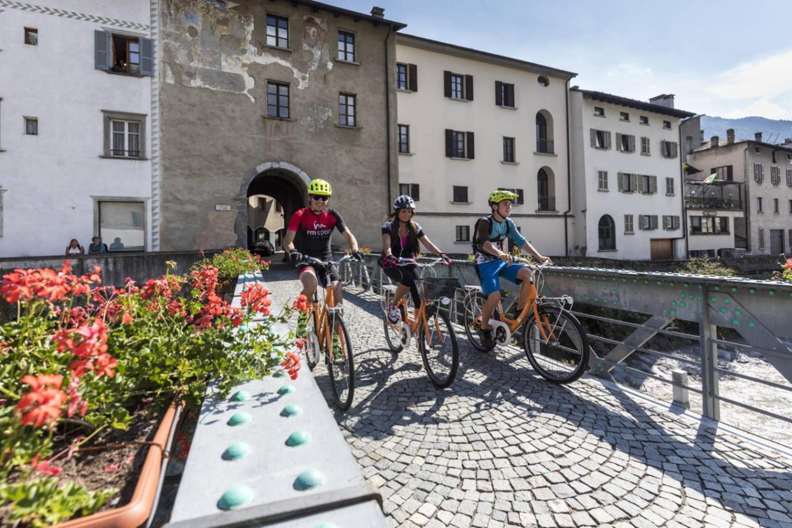 Apartament Residenza 39 - 900 M To Bernina Express Tirano Zewnętrze zdjęcie